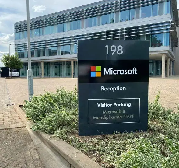 Building 198 reception totem listing Microsoft